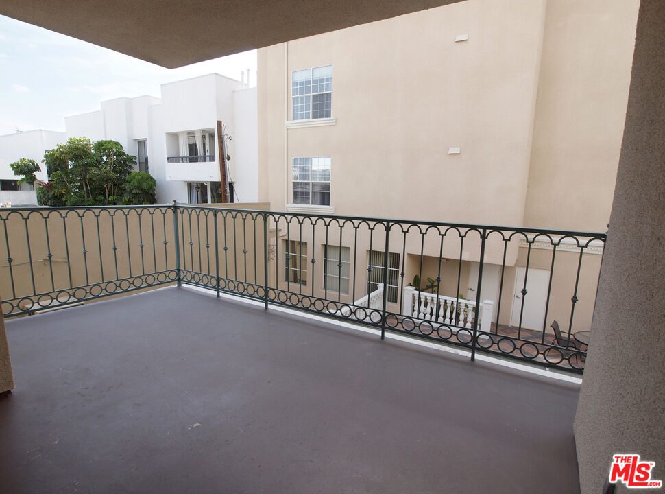 930 N Doheny Dr Unit: 202