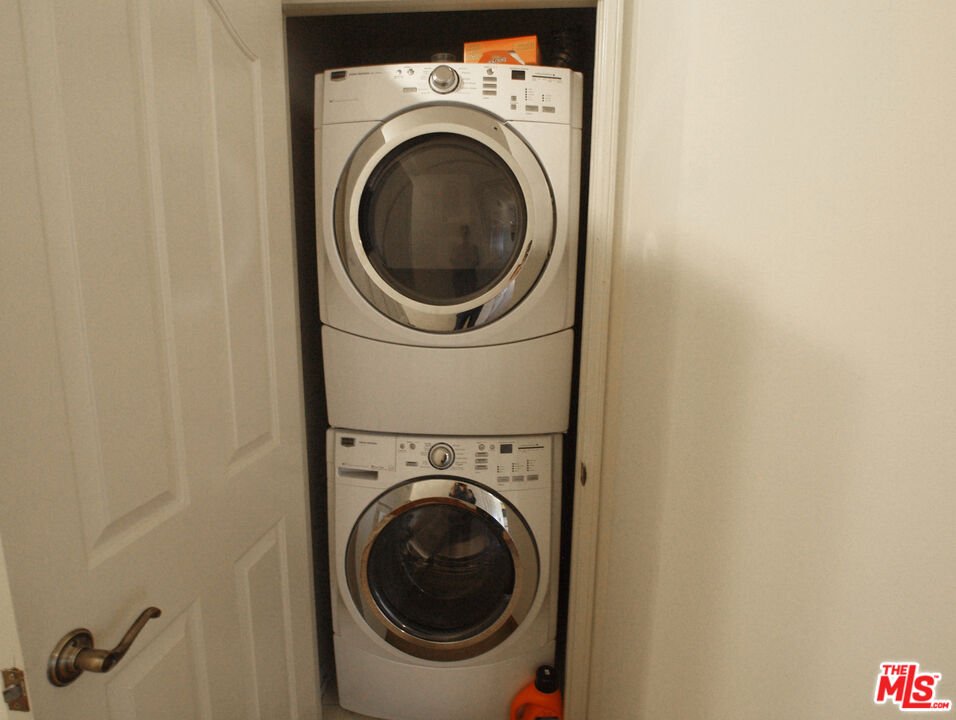 930 N Doheny Dr Unit: 202