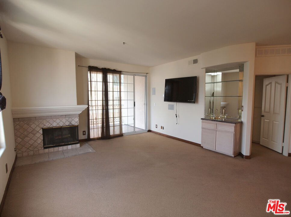 930 N Doheny Dr Unit: 202