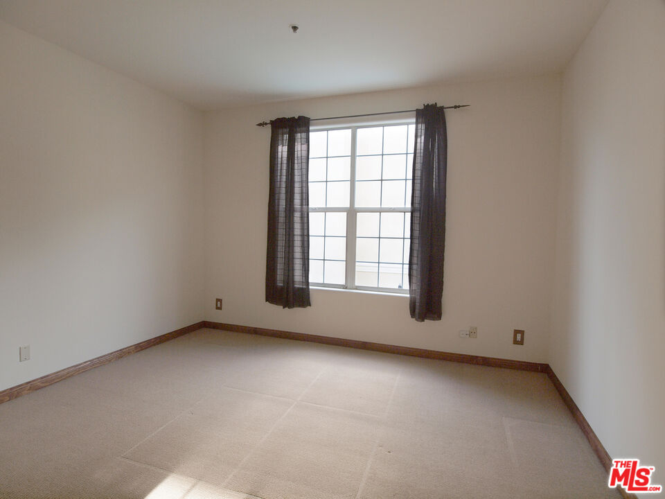 930 N Doheny Dr Unit: 202