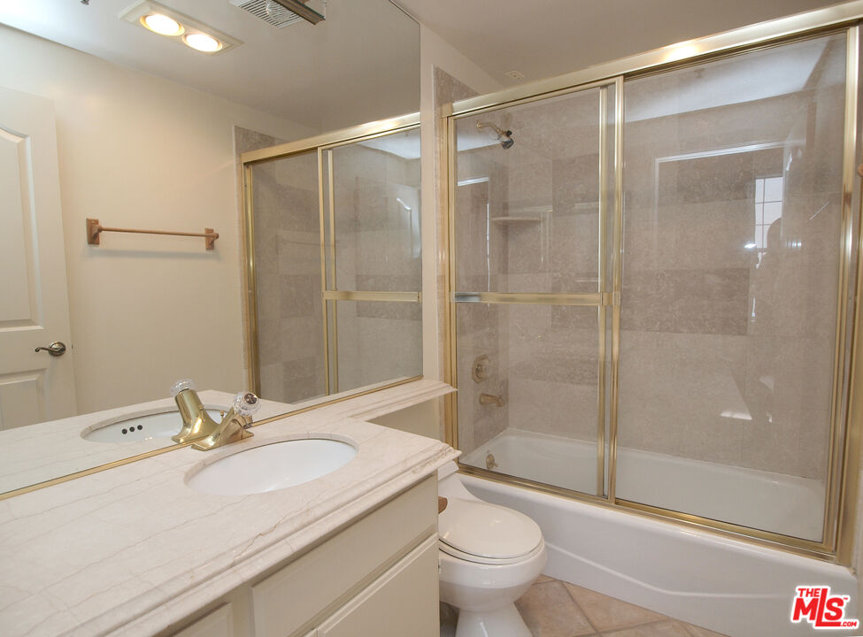 930 N Doheny Dr Unit: 202