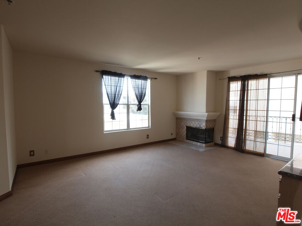 930 N Doheny Dr Unit: 202