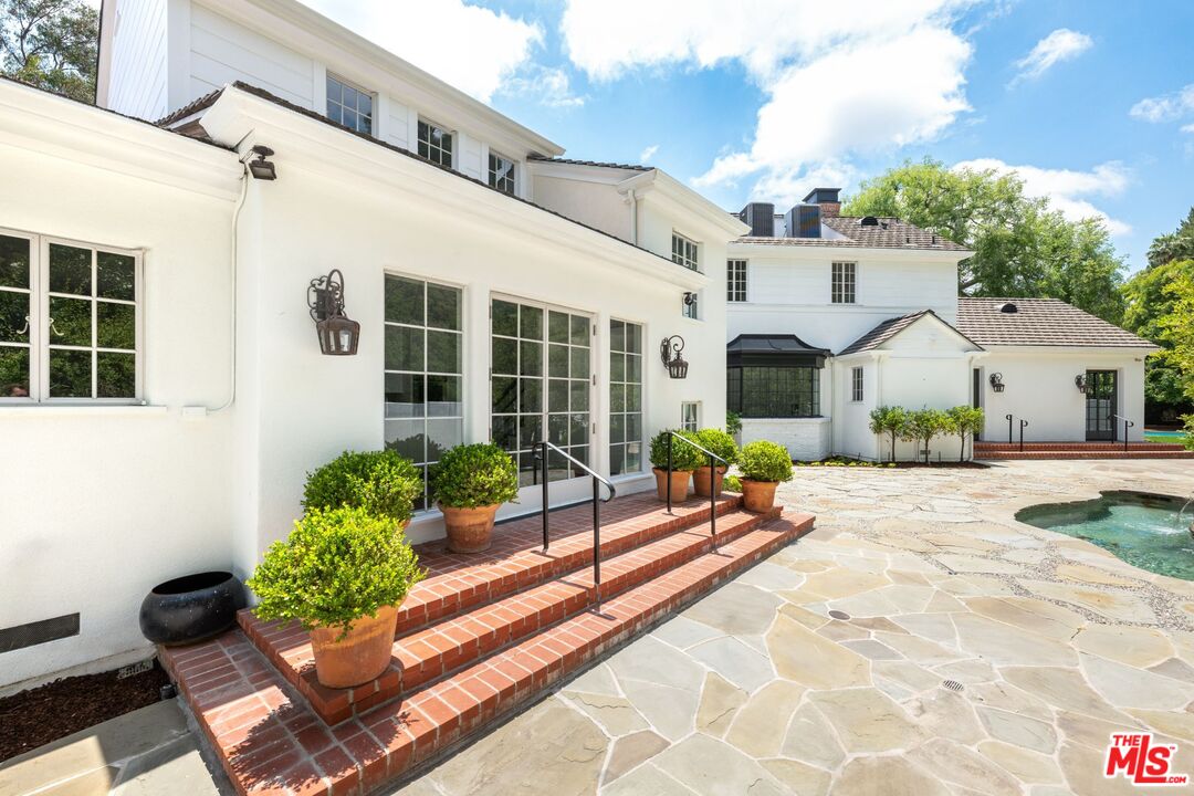 1115 N Beverly Dr