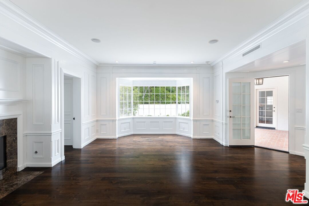 1115 N Beverly Dr