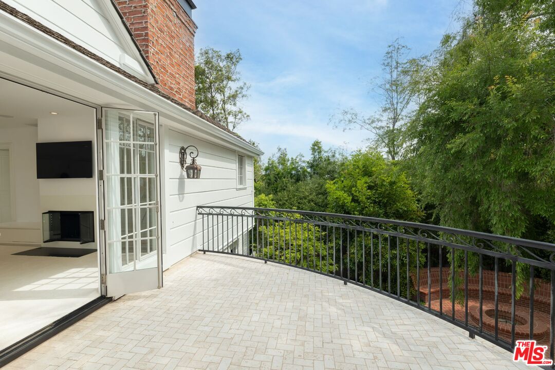 1115 N Beverly Dr