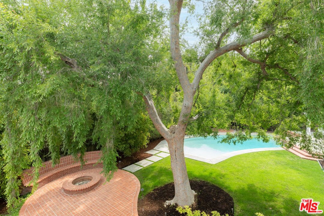 1115 N Beverly Dr