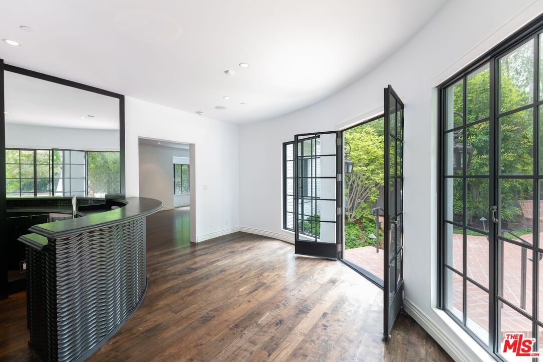 1115 N Beverly Dr