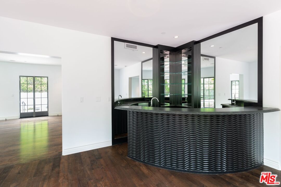 1115 N Beverly Dr
