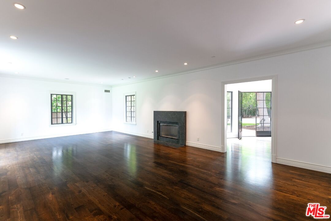 1115 N Beverly Dr