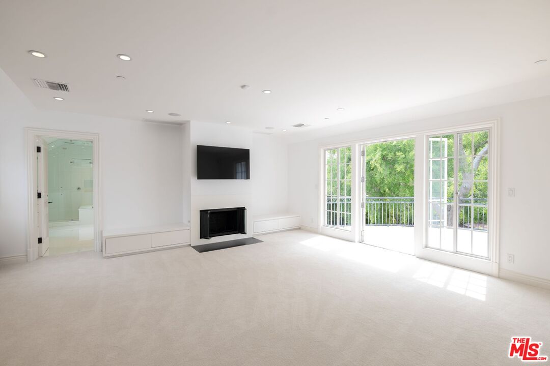 1115 N Beverly Dr