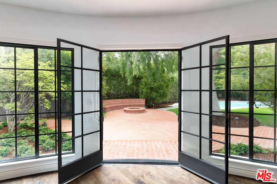 1115 N Beverly Dr