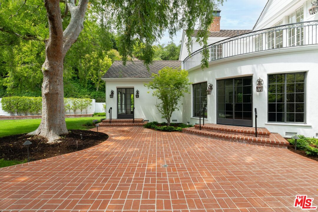 1115 N Beverly Dr