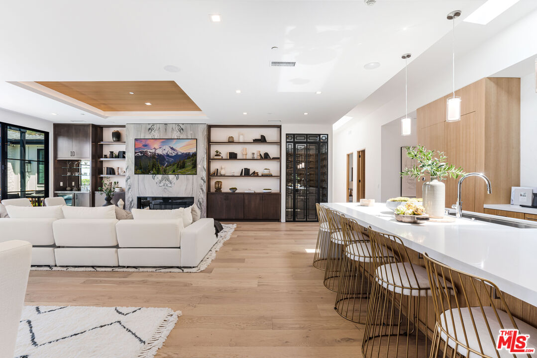 925 Enchanted Way