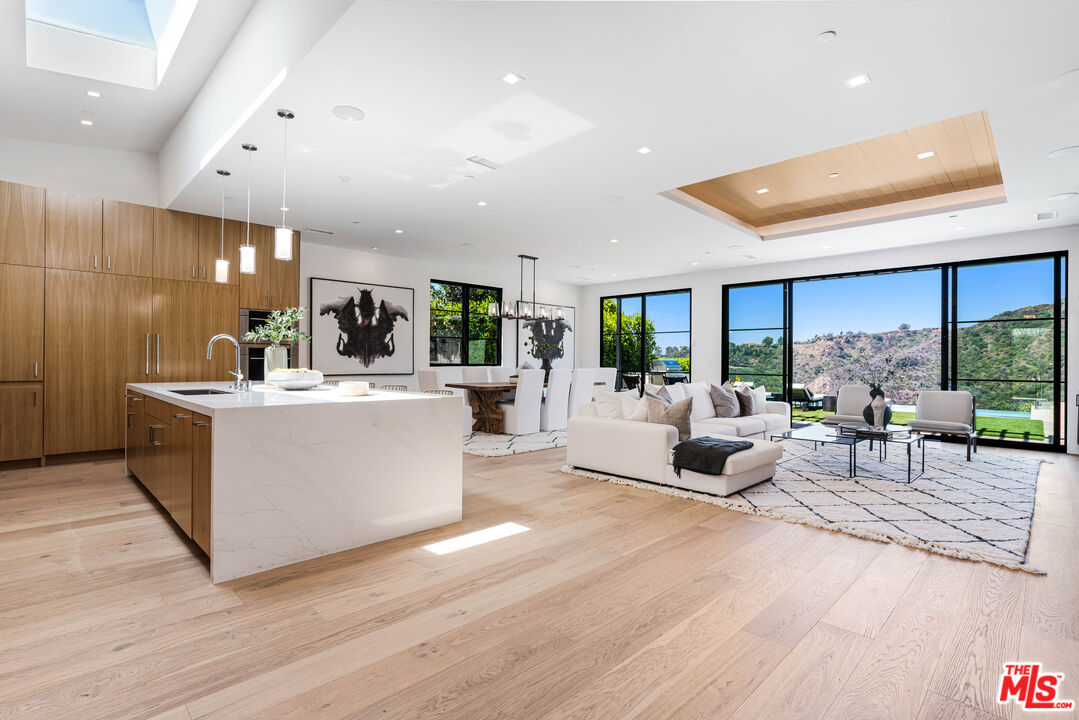 925 Enchanted Way