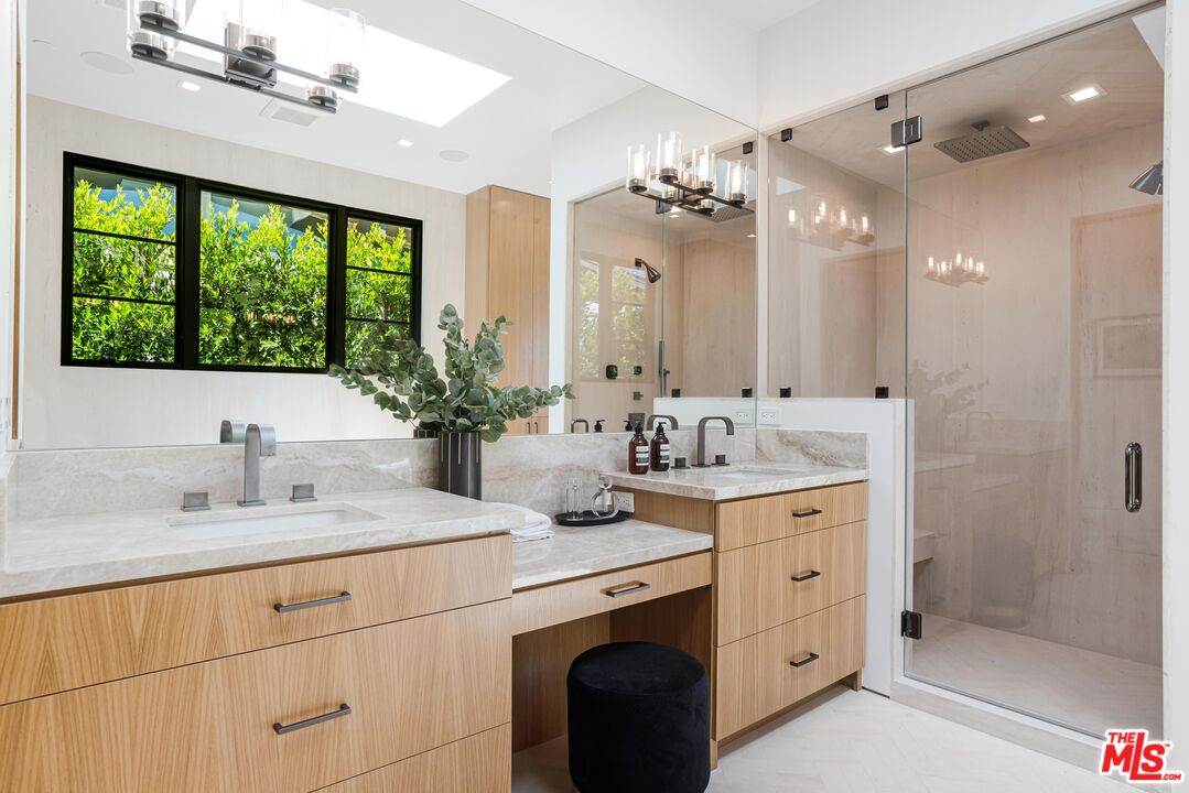 925 Enchanted Way