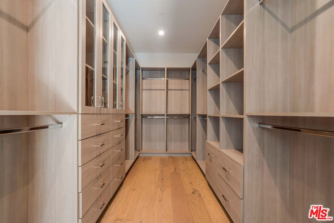 925 Enchanted Way