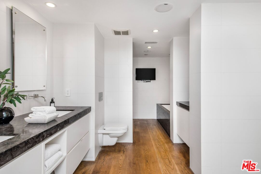 8787 Shoreham Dr Unit: 705/706