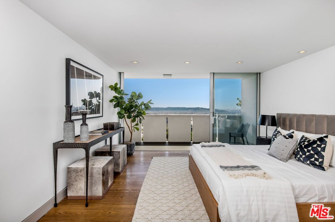 8787 Shoreham Dr Unit: 705/706