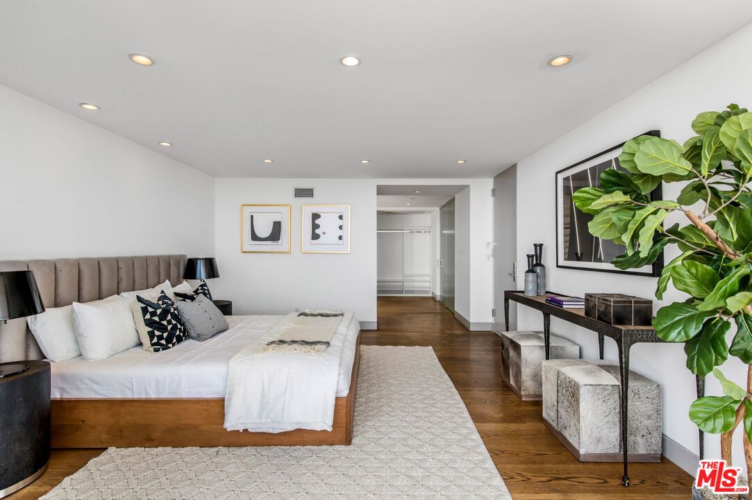 8787 Shoreham Dr Unit: 705/706