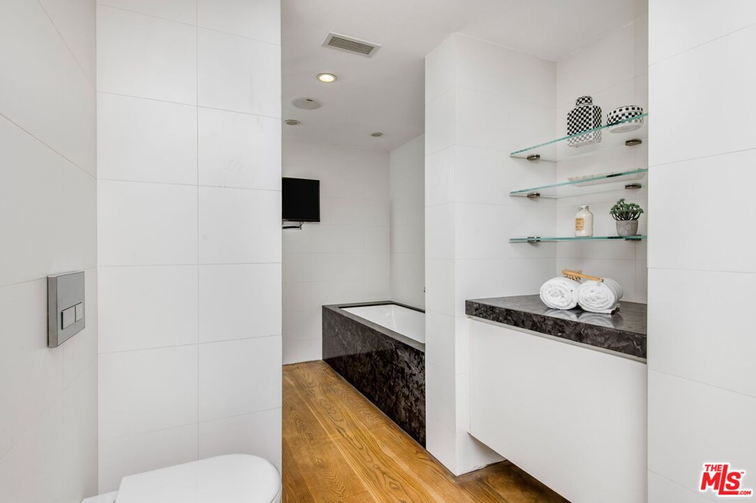 8787 Shoreham Dr Unit: 705/706