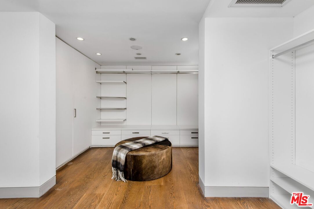 8787 Shoreham Dr Unit: 705/706