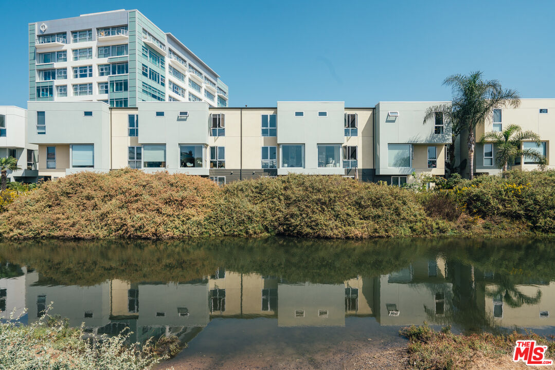 310 Washington Blvd Unit: 703