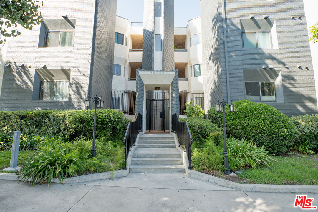 15245 La Maida St Unit: 303