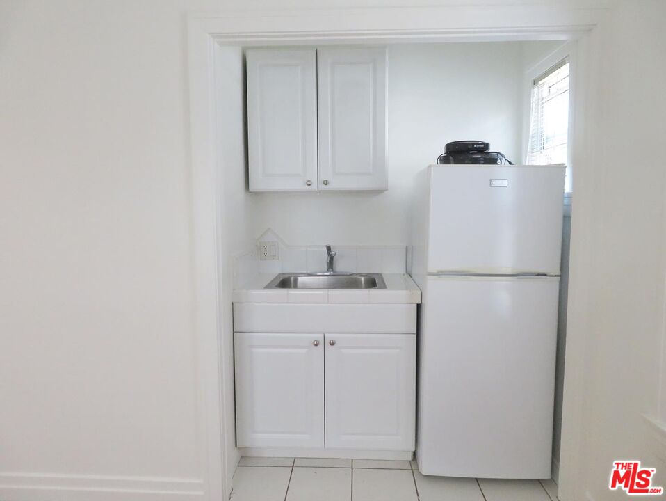 101 N Clark Dr Unit: 1