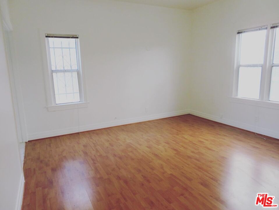 101 N Clark Dr Unit: 1