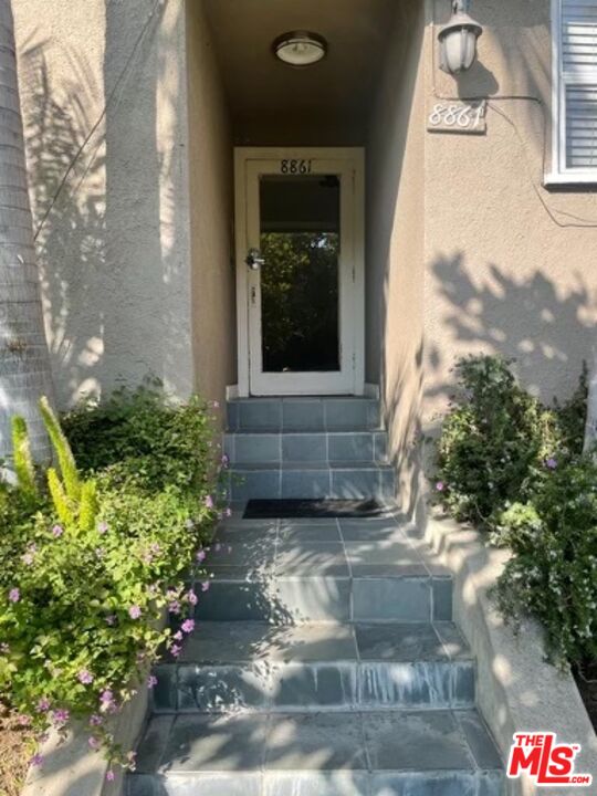 101 N Clark Dr Unit: 1