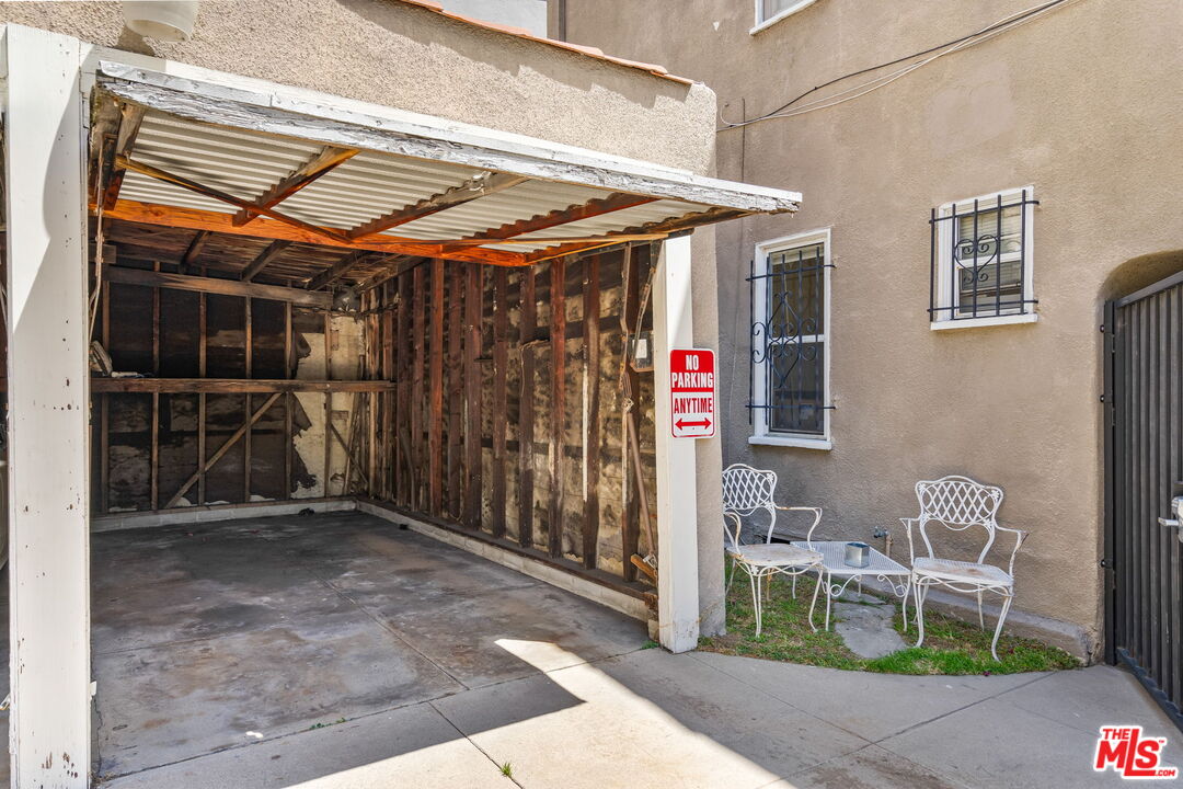 101 N Clark Dr Unit: 103