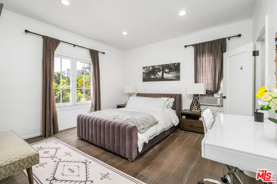 101 N Clark Dr Unit: 103