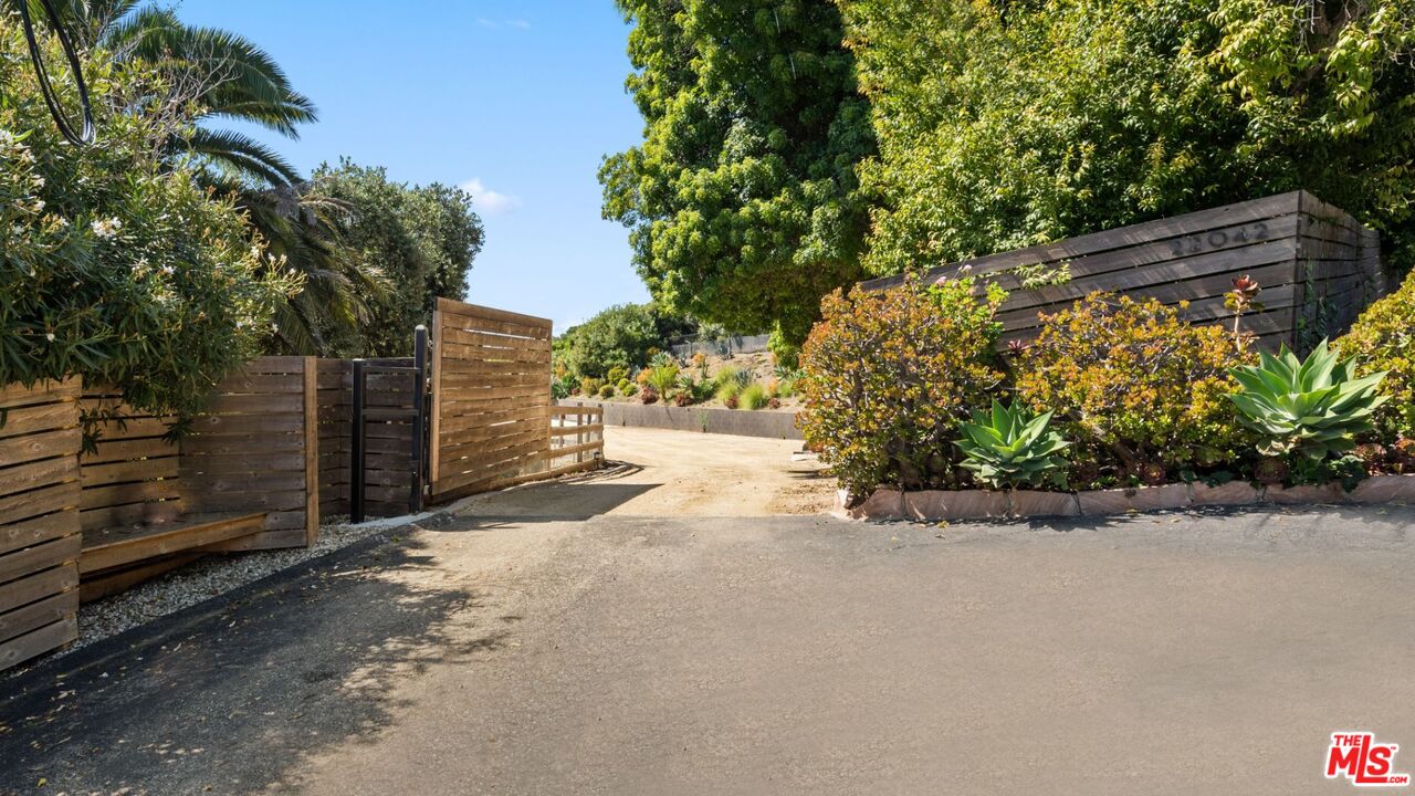 22042 Carbon Mesa Rd