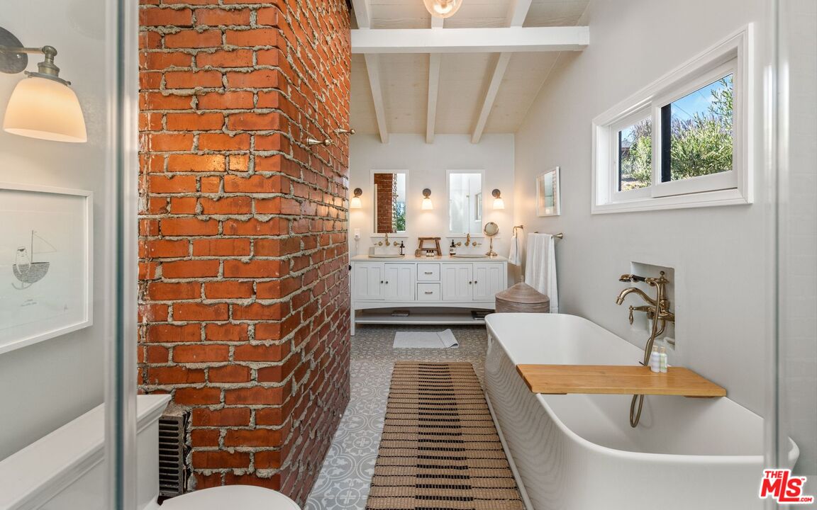 22042 Carbon Mesa Rd