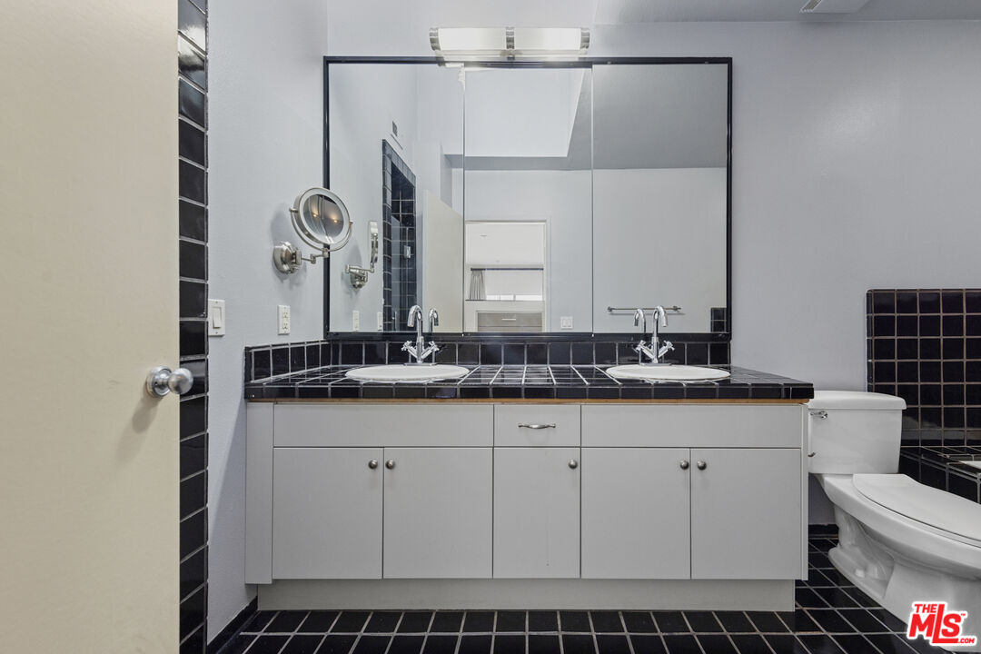 514 S Barrington Ave Unit: 302