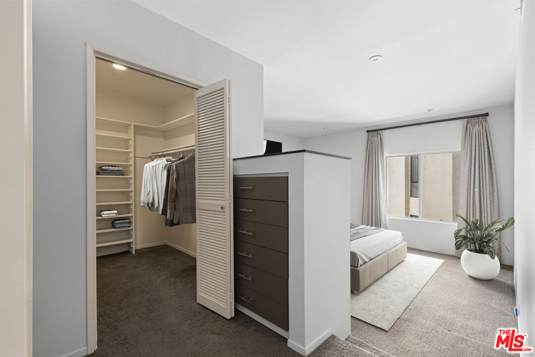 514 S Barrington Ave Unit: 302