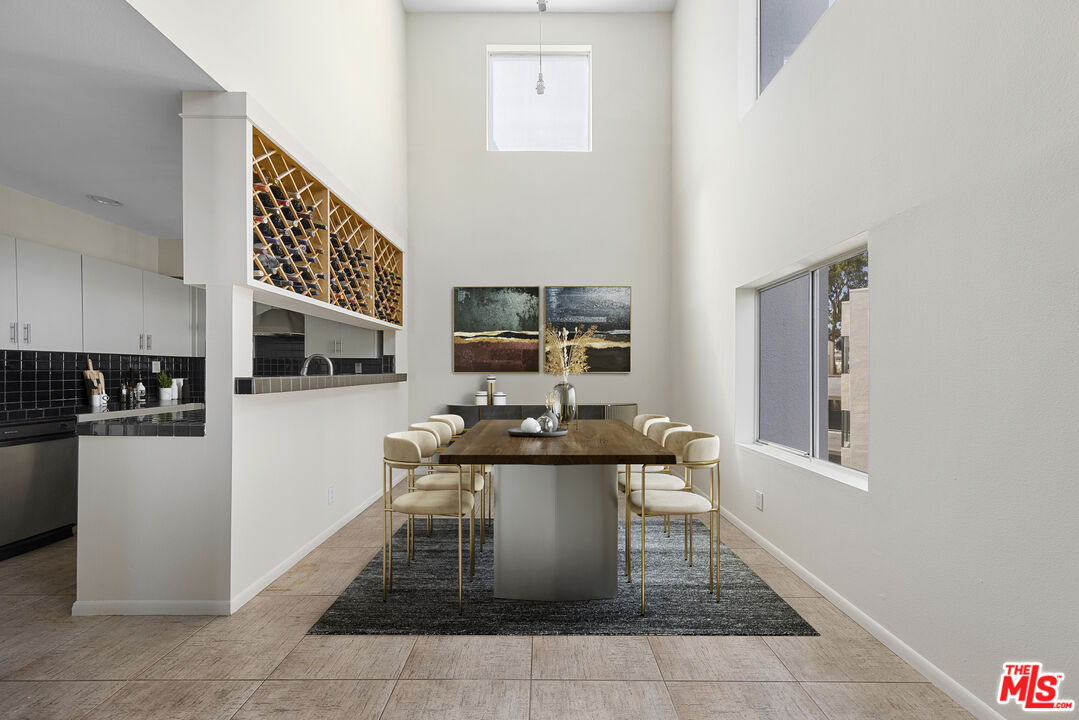 514 S Barrington Ave Unit: 302