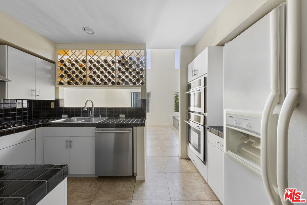 514 S Barrington Ave Unit: 302