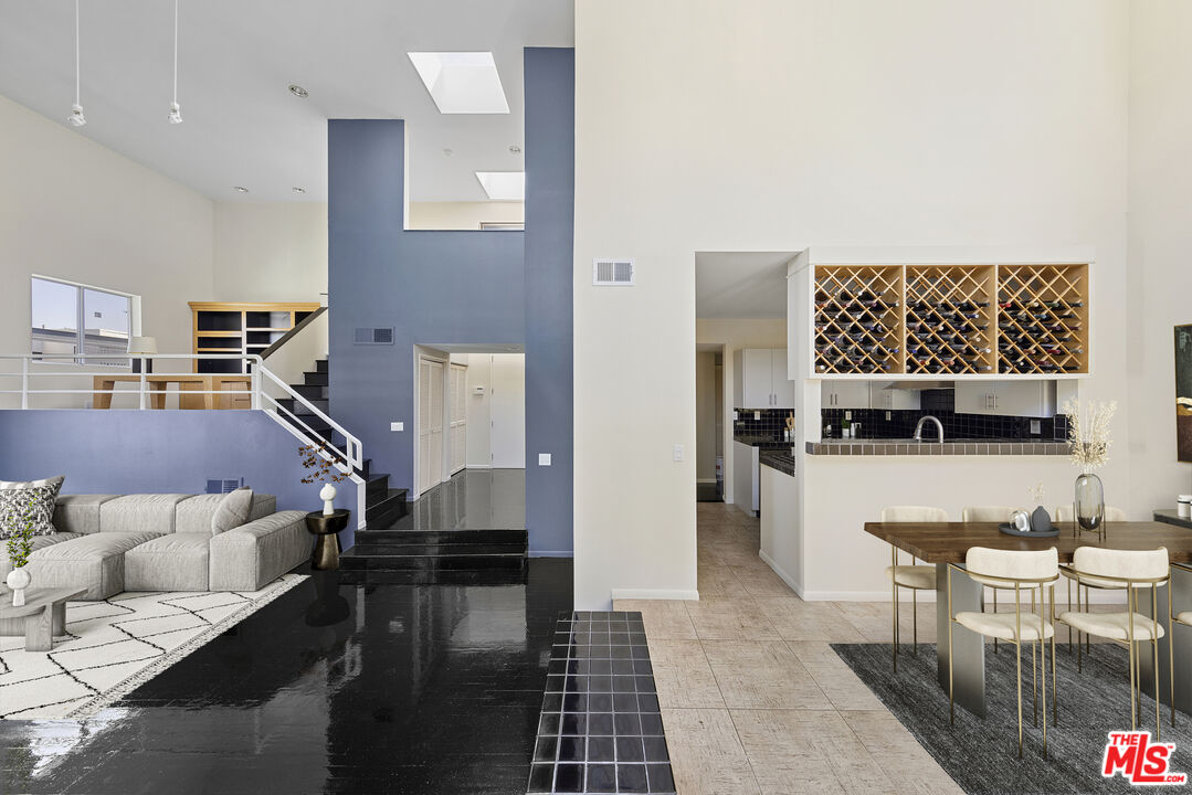 514 S Barrington Ave Unit: 302