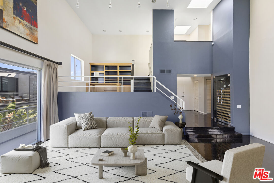 514 S Barrington Ave Unit: 302