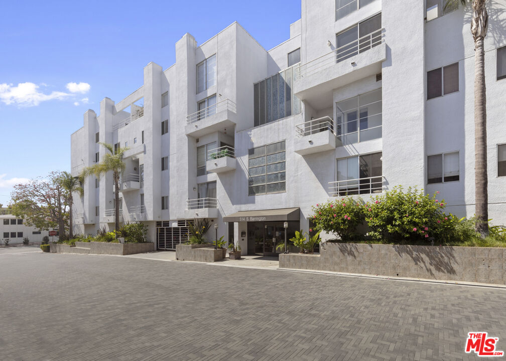 514 S Barrington Ave Unit: 302