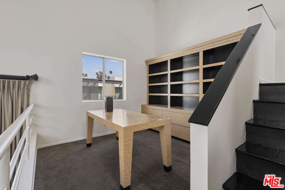 514 S Barrington Ave Unit: 302