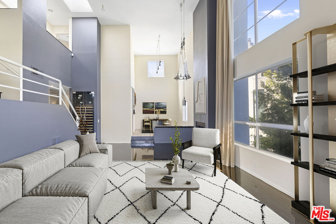 514 S Barrington Ave Unit: 302