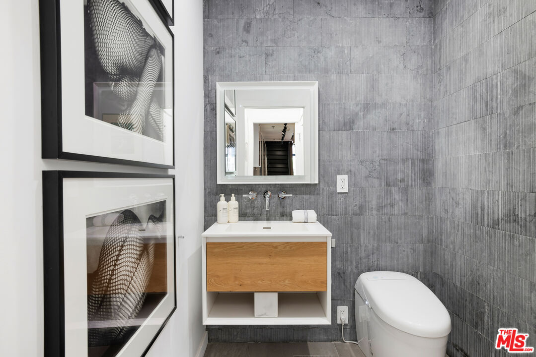 1850 Industrial St Unit: 103