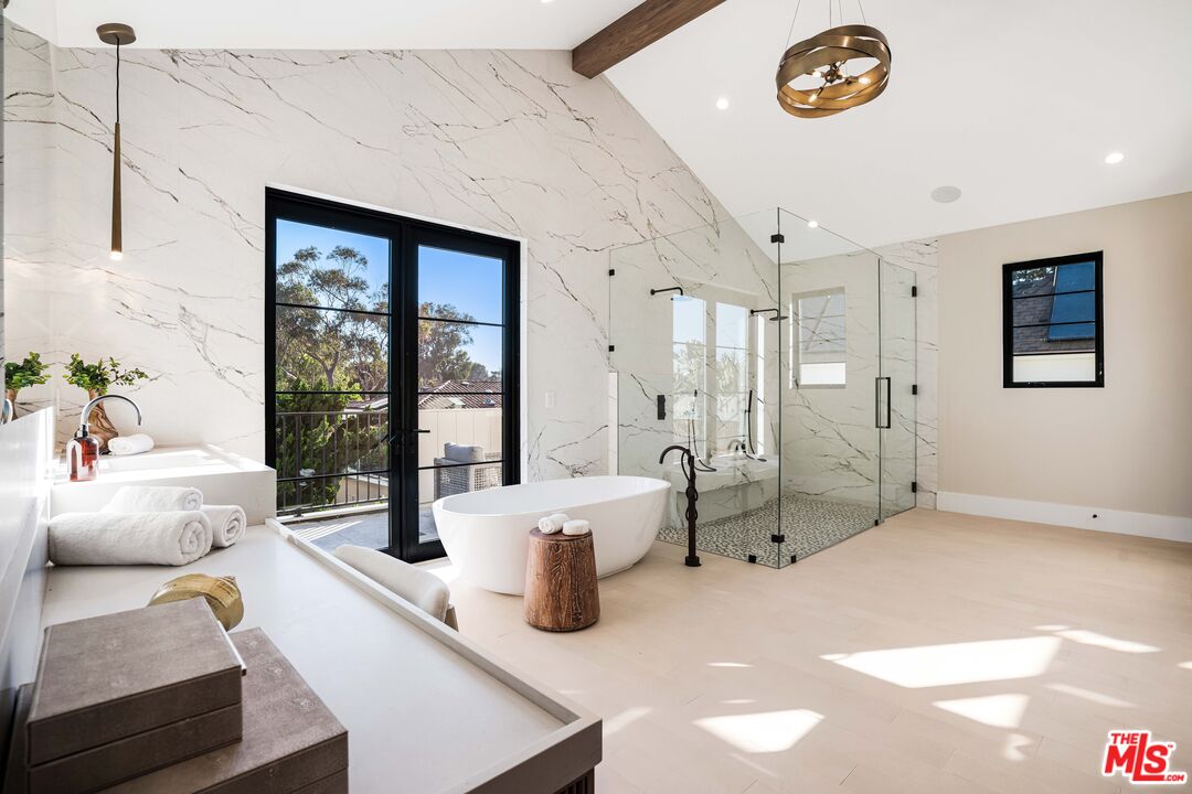 839 Toyopa Dr
