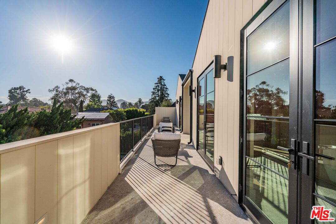 839 Toyopa Dr