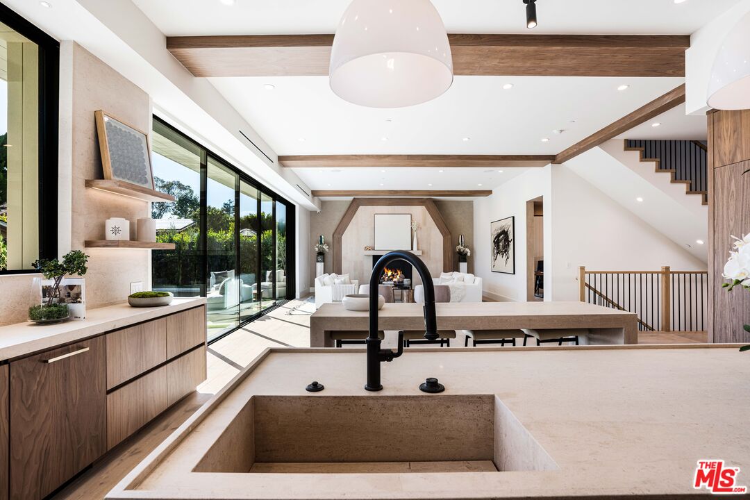 839 Toyopa Dr