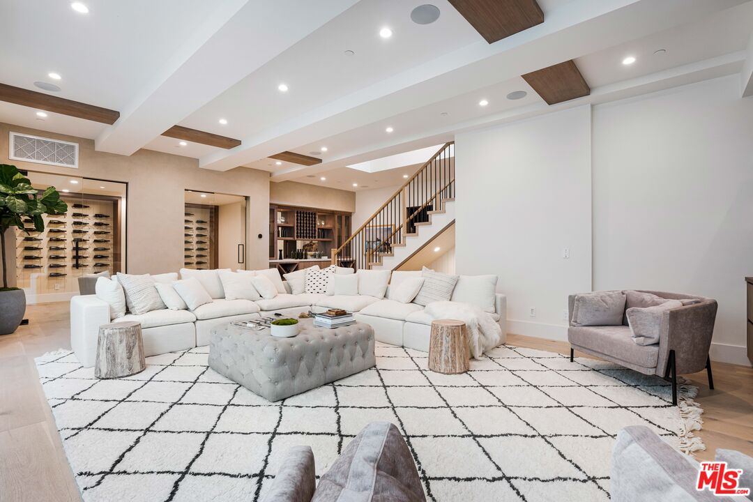 839 Toyopa Dr