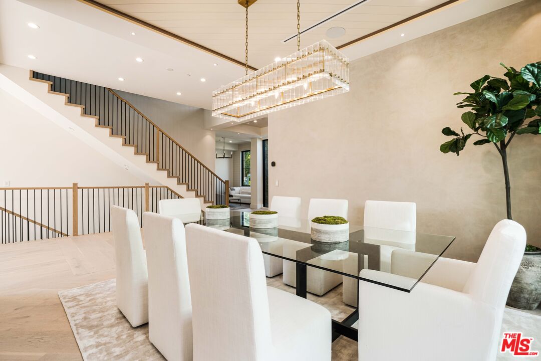 839 Toyopa Dr