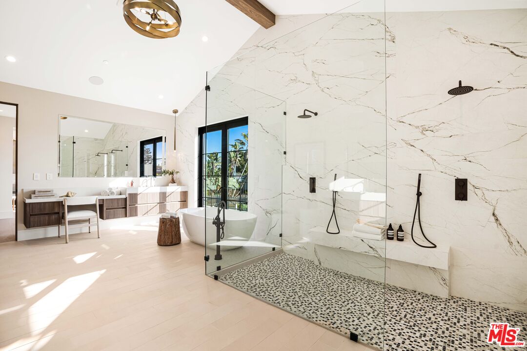 839 Toyopa Dr